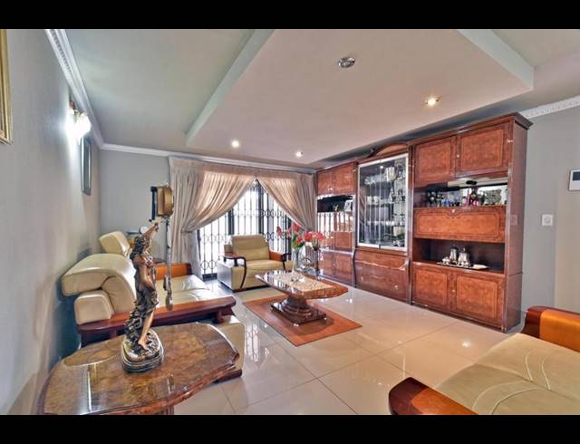 3 BEDROOM HOUSE FOR SALE IN MONDEOR